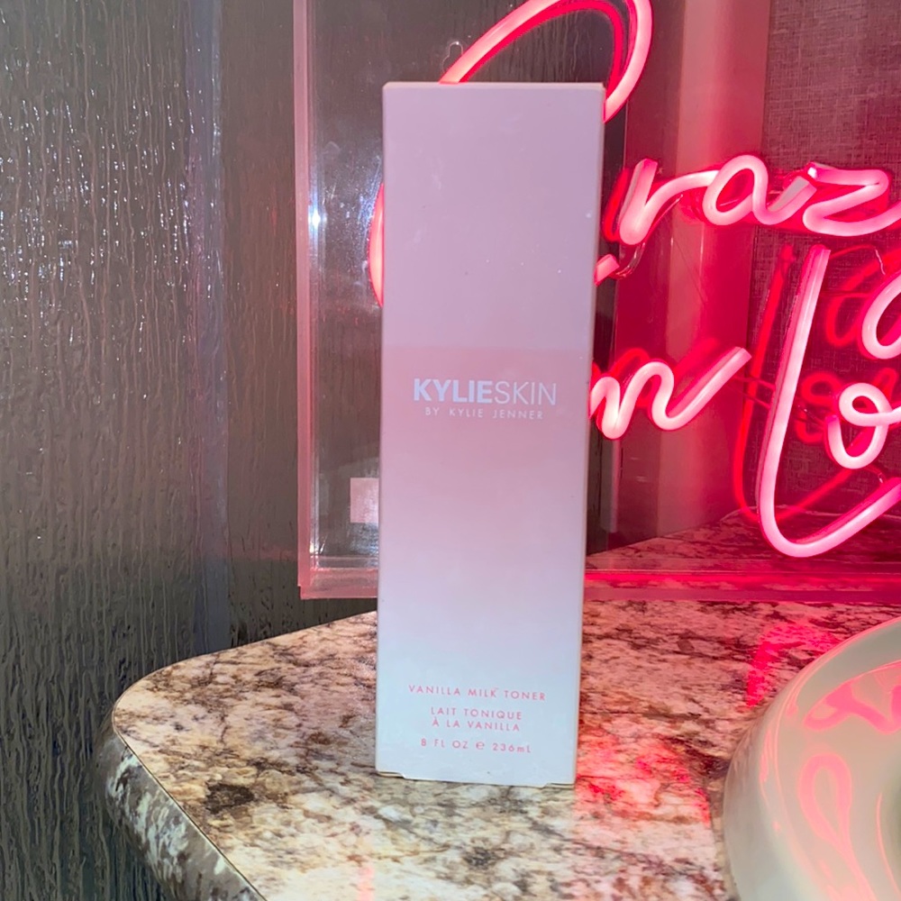 Kylie cosmetics 🌷💞🌸💕 MILK face toner 🤍 for beautiful skin ✨